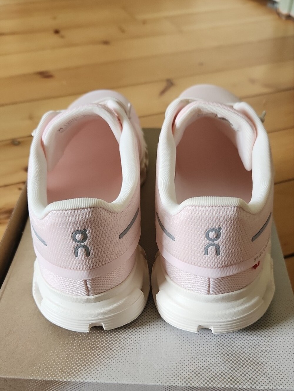 On Running Cloud 6 Women's Sneakers in Pale Pink - Picture 6 of 10